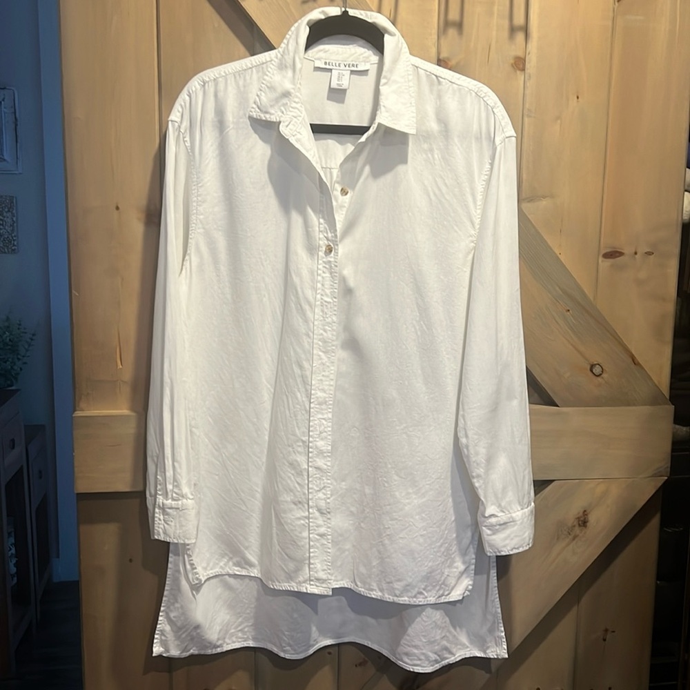 BelleVere linen blend long button down shirt. Size small